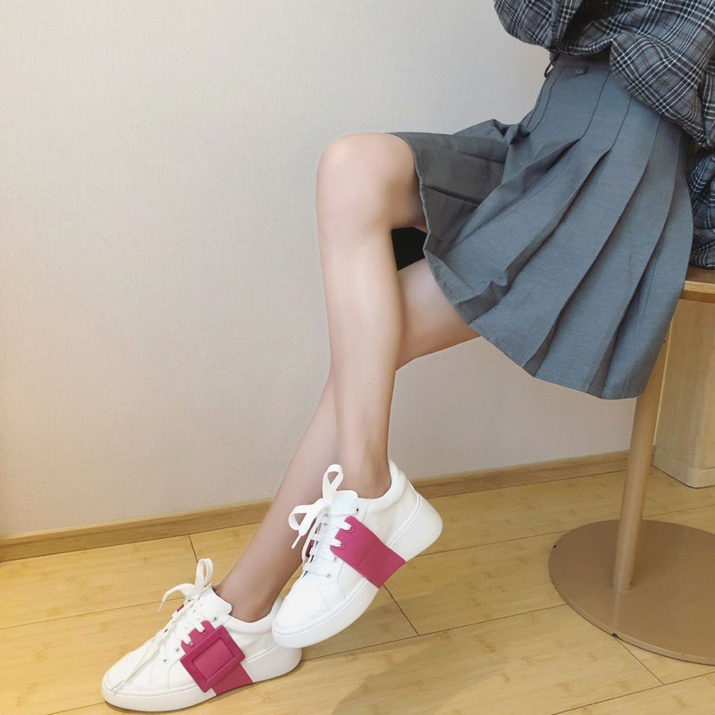 Giày sneaker đính khoá cực xinh chi nàng