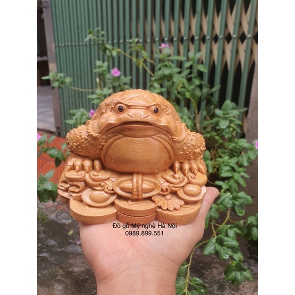 Tượng con cóc ngậm vàng hút tài Lộc gỗ bách vàng