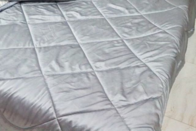 Bộ chăn ga và vỏ gối phi lụa cao cấp màu xám ánh xanh