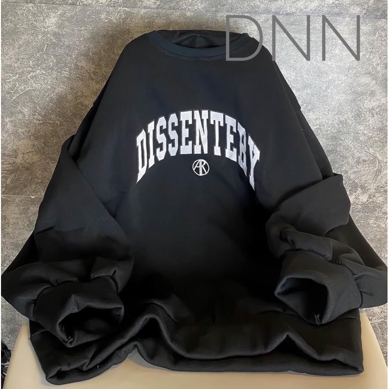 Áo chữ cong DISS bo gấu TH6