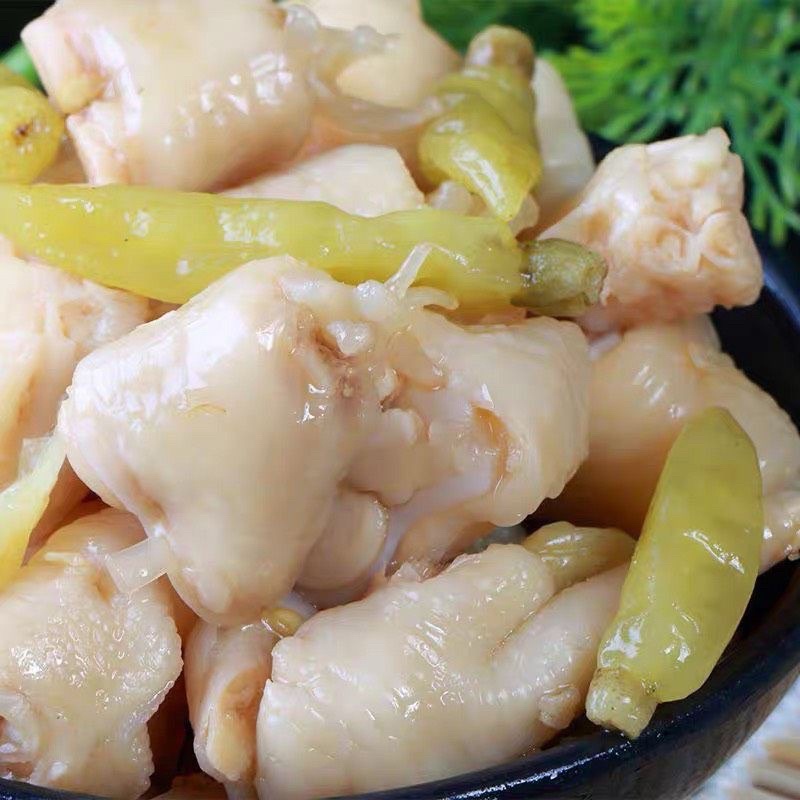1 GÓI 80gr CHÂN GÀ YUYU MUỐI ỚT XANH