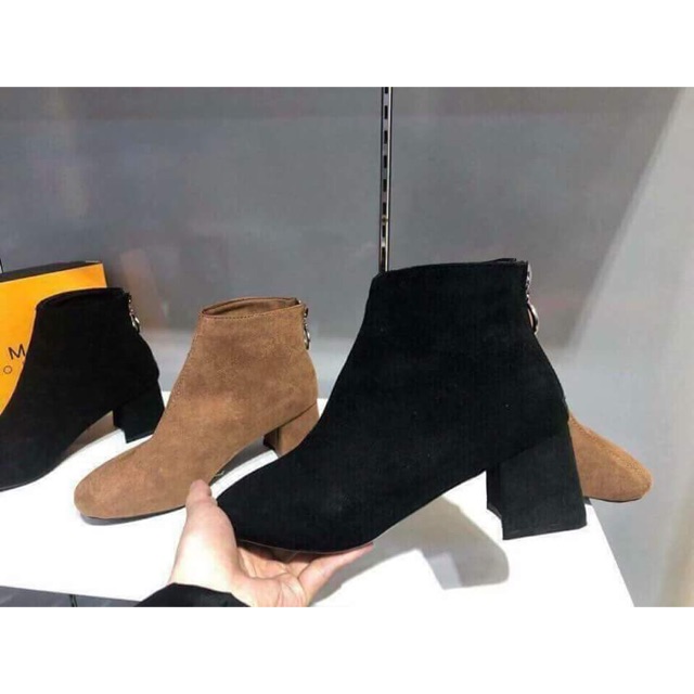 Boot cổ ngắn khoá sau ,chất liệu da lộn có sẵn màu nâu và đen!đủ sz 35 - 39 ạ!ce nào lấy ó e sớm hàng gần tết nhanh hết