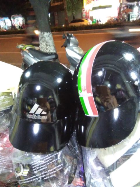 Mũ bảo hiểm thời trang lưỡi trai rẻ màu đen