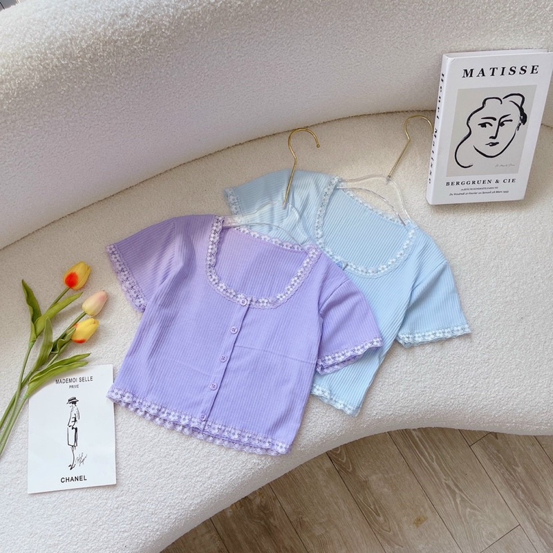 Áo thun croptop viền ren cổ vuông phối nút giả tay ngắn chất thun gân co giãn thời trang cho nữ