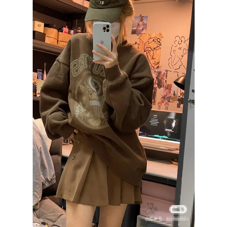 Áo sweater nữ tay dài cổ tròn dáng rộng in hình huy hiệu phong cách Hàn Quốc | BigBuy360 - bigbuy360.vn