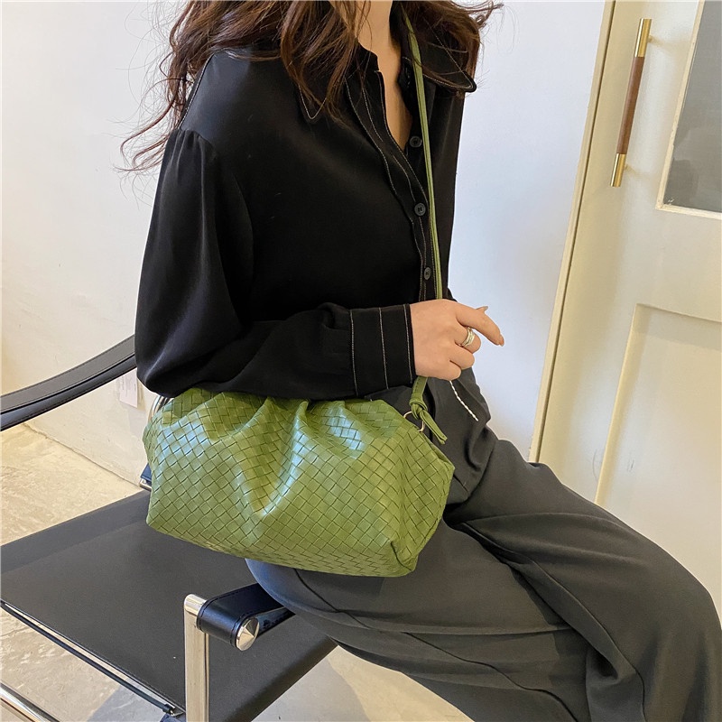 Túi Đeo Vai Hình Đám Mây Xếp Ly Màu Trơn Thời Trang 2022 Cho Nữ