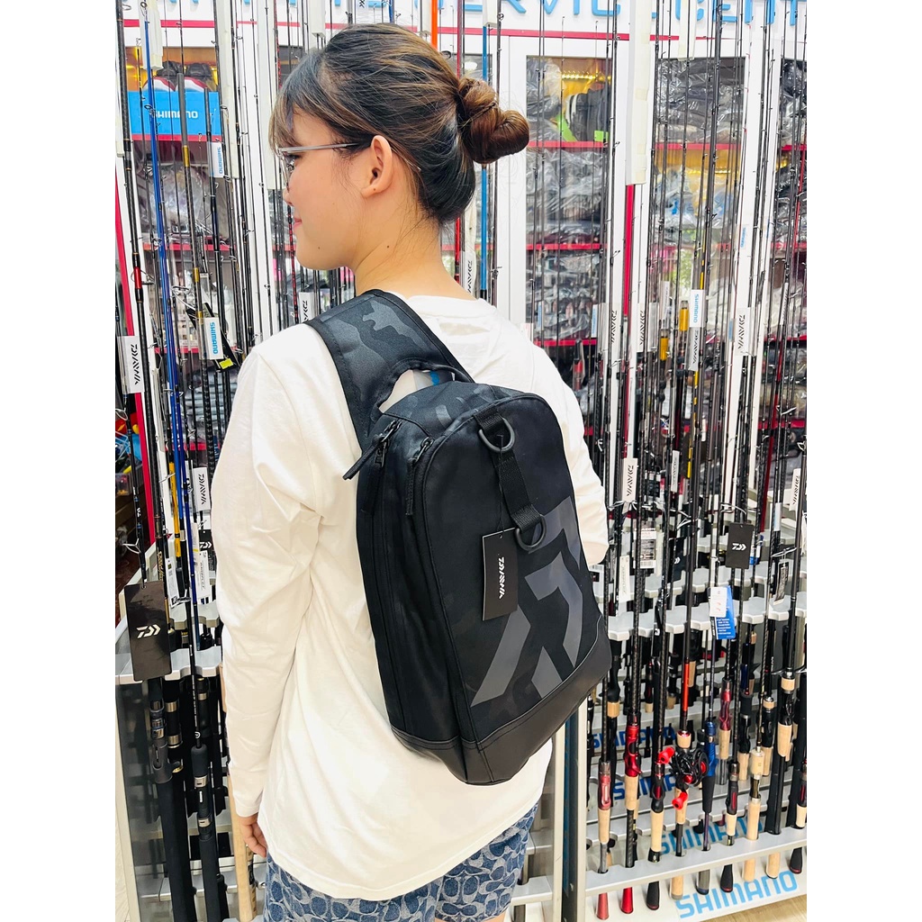 TÚI ĐEO CHÉO ĐỰNG PHỤ KIỆN CÂU CÁ DAIWA