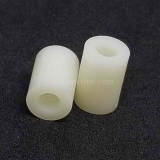 Cọc nhựa m3 10mm không ren