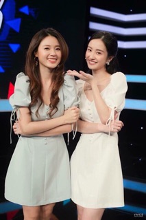 đầm nút bọc tay phồng