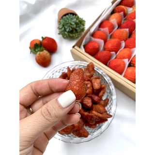 Dâu tây đà lạt sấy nguyên trái tự nhiên, đồ ăn vặt tốt cho sức khỏe hỗ trợ giảm cân hộp 500gr