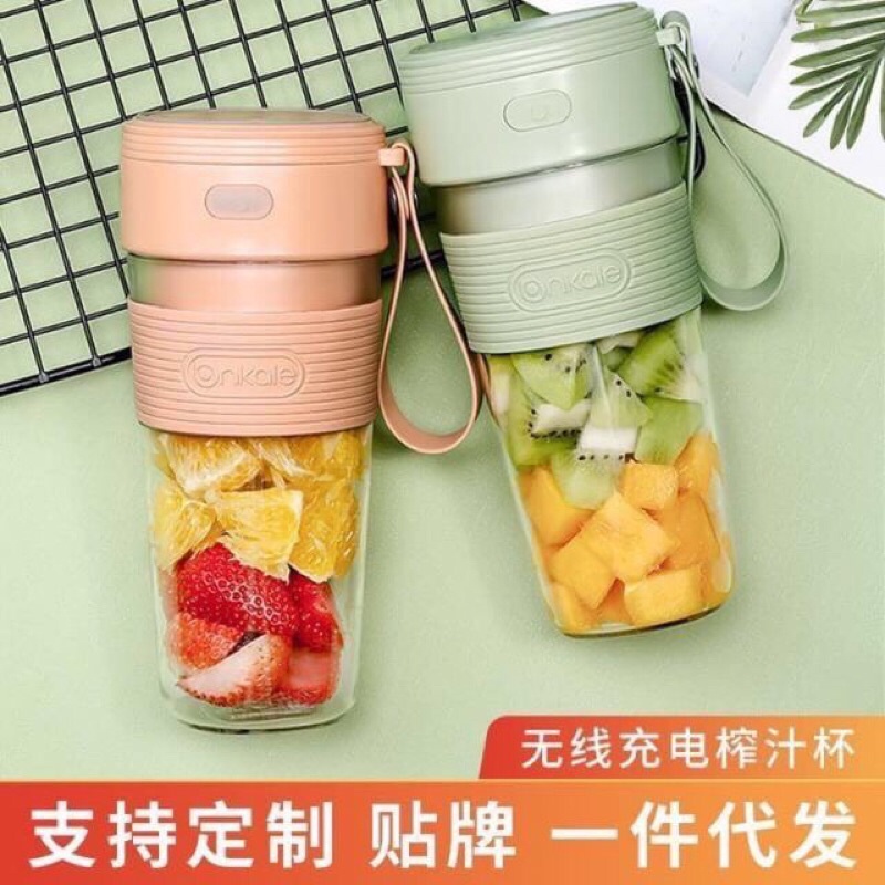 Máy xay sinh tố cầm tay chạy bằng pin