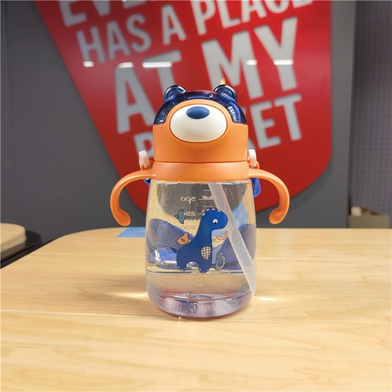 Bình Nước MY0184 Có Tay Cầm Và Ống Hút Họa Tiết Gấu Hoạt Hình Dễ Thương Cho Bé Mẫu Giáo