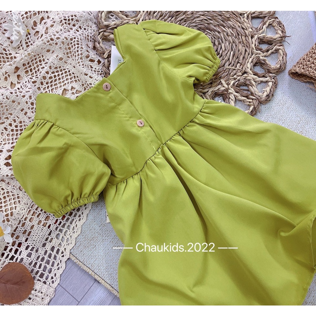 Váy bé gái màu xanh cốm tay bồng cúc sau kiểu dáng vintage cho bé