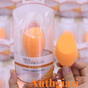 Bông mút tán kem nền Real Techniques Miracle Complexion Sponge cam siêu mịn (Mẫu Mới 2019)