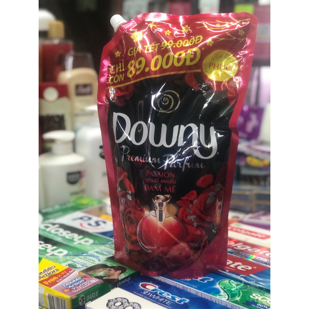 Nước xả vải DOWNY hương đam mê dạng túi 1350ml (Đỏ)