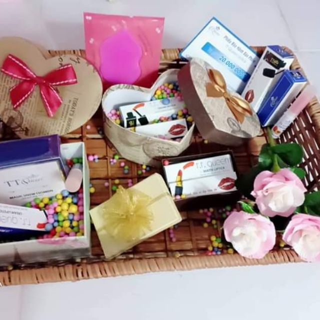 Combo quà 8/3 son và sữa ong chúa