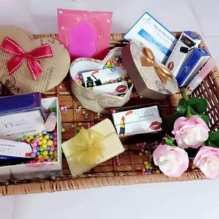 Combo quà 8/3 son và sữa ong chúa