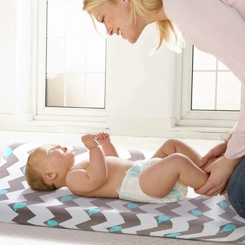 Đệm nằm thay tã cho trẻ sơ sinh