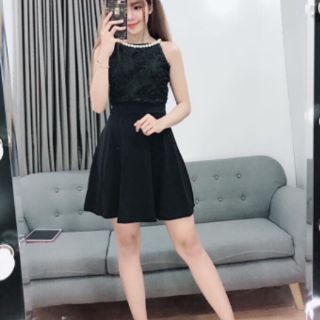 Đầm Cổ Yếm Kết Cườm Phối Ren