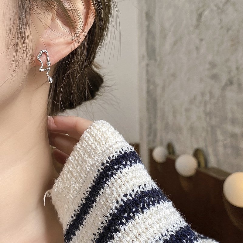 Bông tai hình trù tượng bất đối xứng phá cách cá tính hiện đại Mely H100