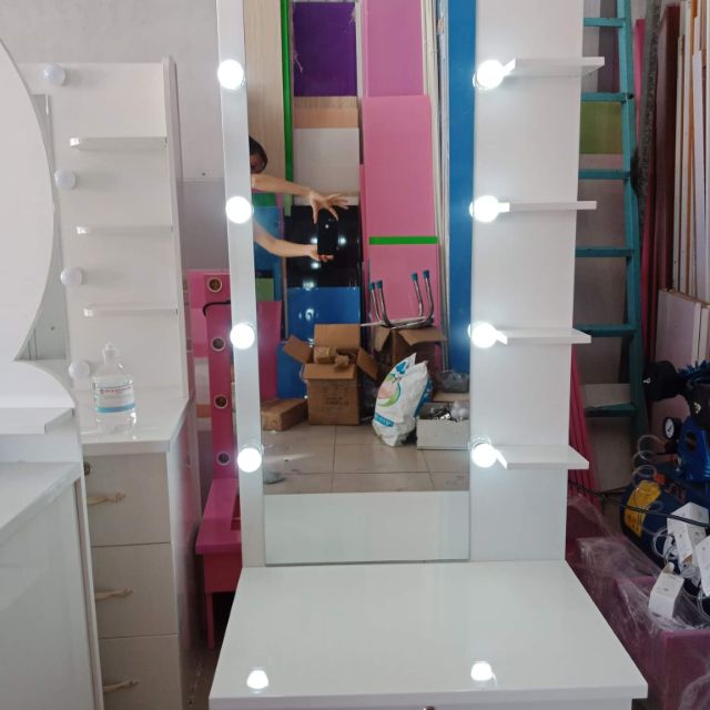 Bàn trang điểm kết hợp gương đèn, kt 70*1m6 , miễn phí sip khu vực thành phố Hồ Chí Minh
