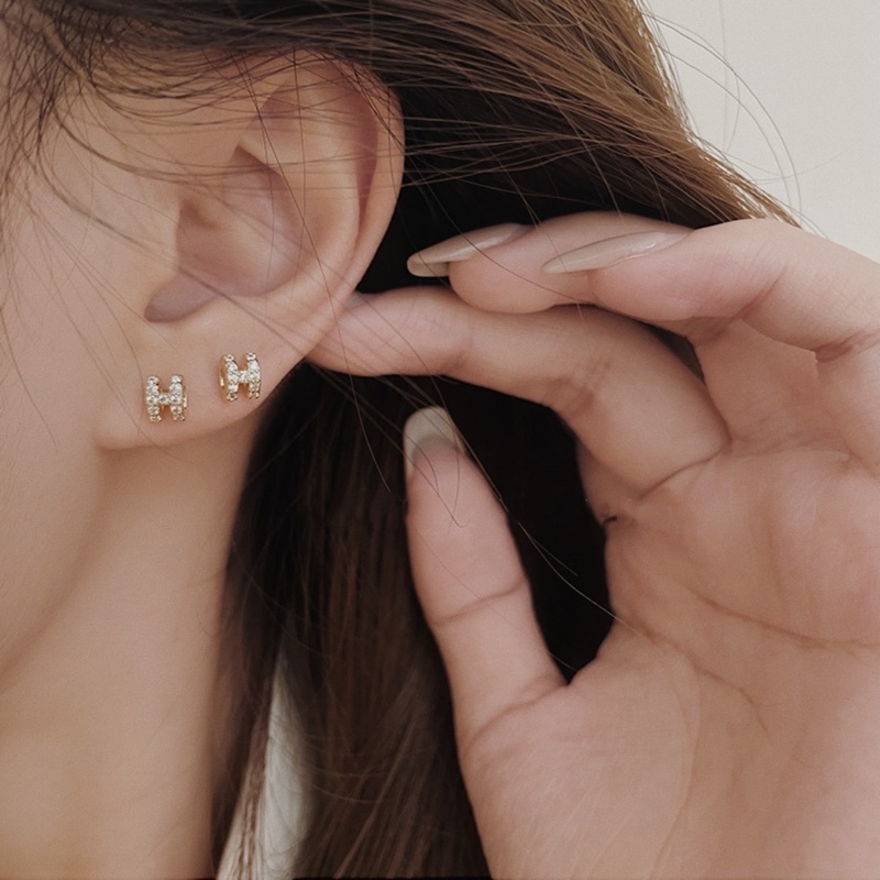 LAROSABYH Bông tai chữ H đính đá nhỏ xinh