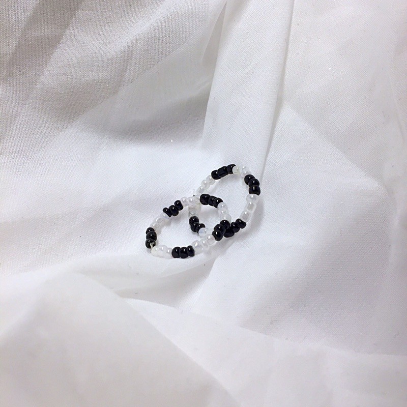 Nhẫn Hạt Cườm Trắng Đen Hàn Quốc-Handmade