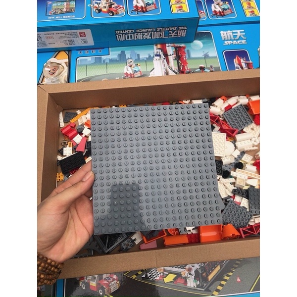 Lego xếp hình tàu vũ trụ