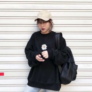 Áo sweater thêu hoa cúc