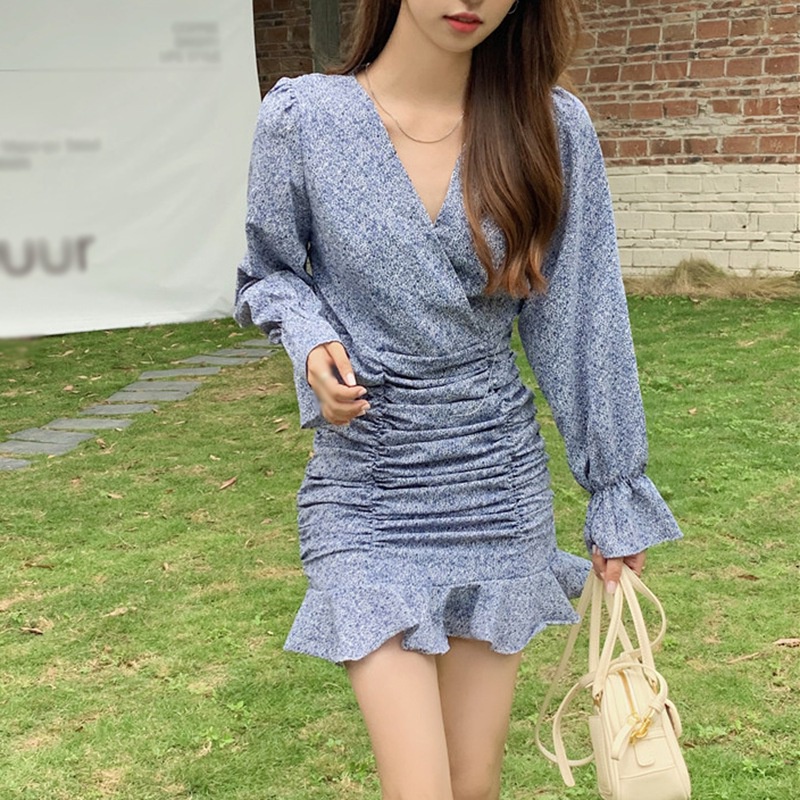 Đầm Hoa Tay Dài Cổ Chữ V