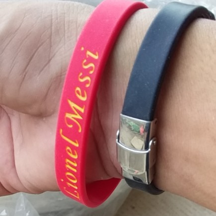 Vòng tay cao su có chữ ký cầu thủ neymar messi cr7