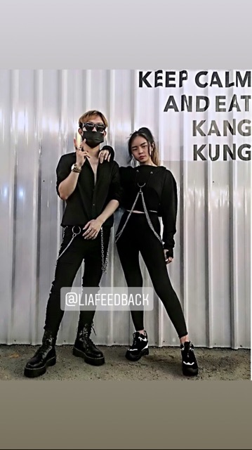 Áo croptop hoodie kèm chain | BigBuy360 - bigbuy360.vn