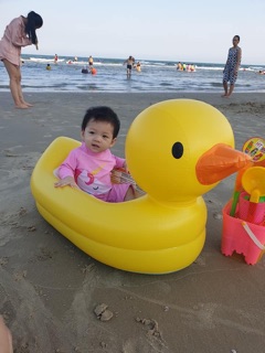 Chậu tắm phao vịt vàng