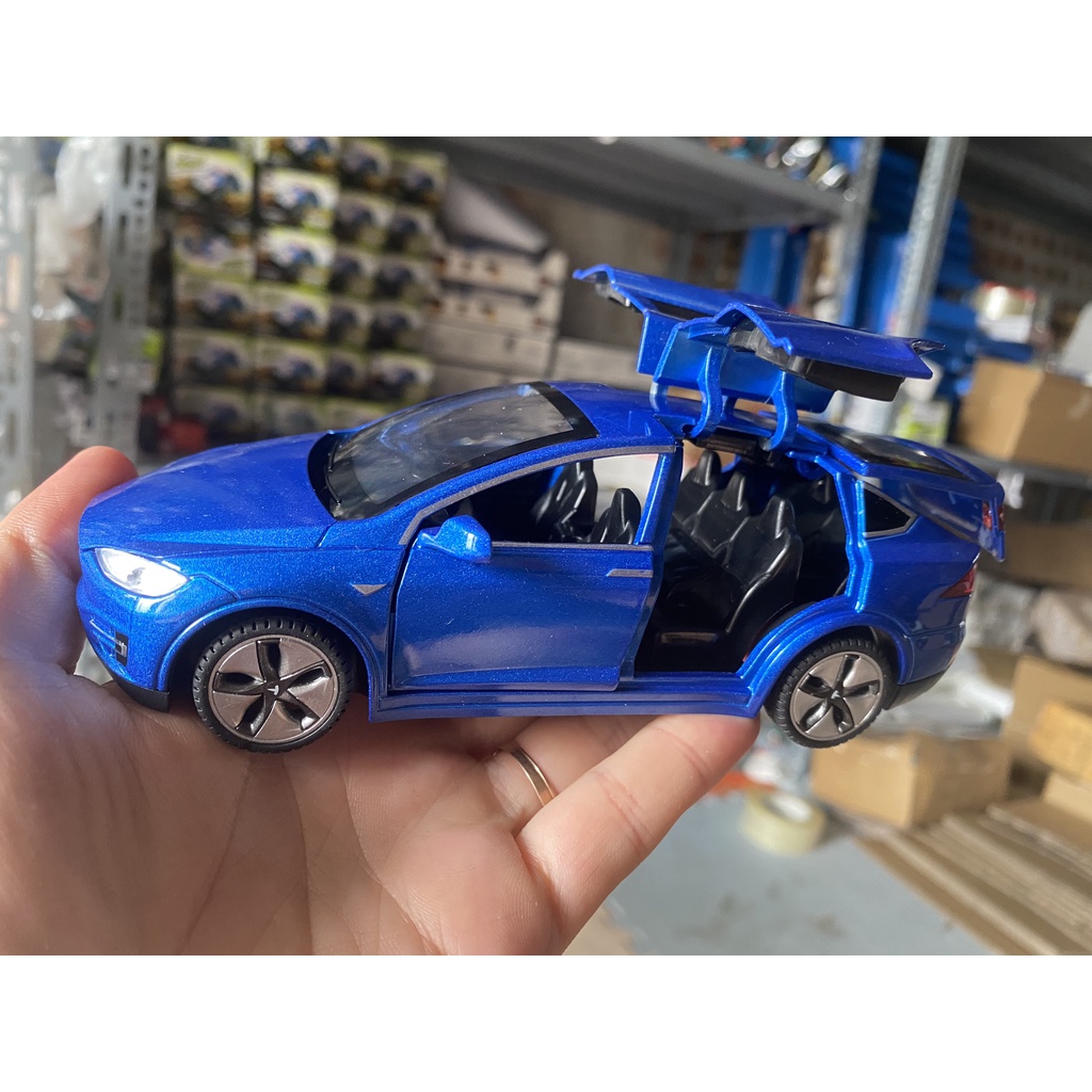 Đồ chơi mô hình xe TESLA KAVY chất liệu hợp kim có nhạc đèn mở được tất cả cánh cửa tỷ lệ 1:32