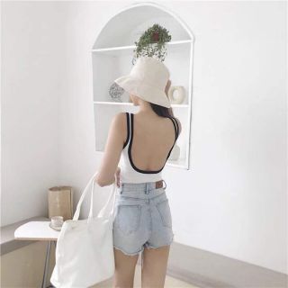Áo 3 lỗ ngược hở lưng  mặc được 2 kiểu