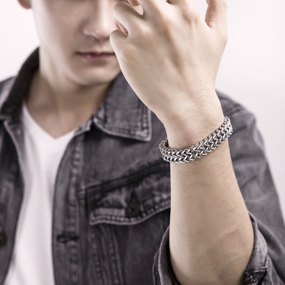 Vòng đeo tay/lắc tay nam dây xích bằng thép titan 316L cao cấp khóa cài nam châm đảm bảo chất lượng