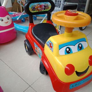Xe minion ngồi trượt cho bé