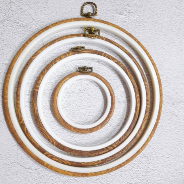 Khung thêu giả vân gỗ 
4 size