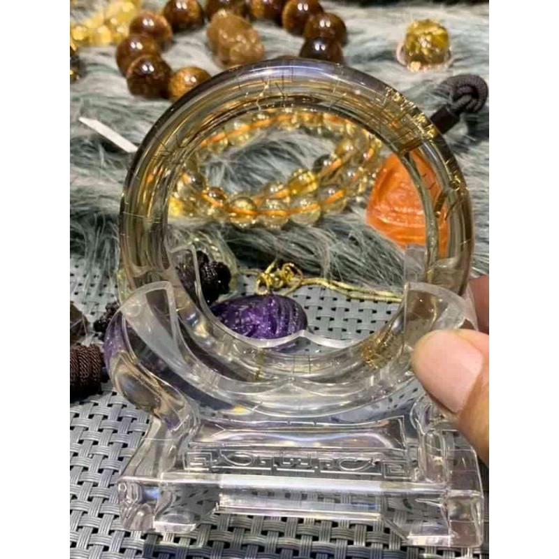 Đế MIKA trưng bày vòng Ngọc đẹp sang chảnh