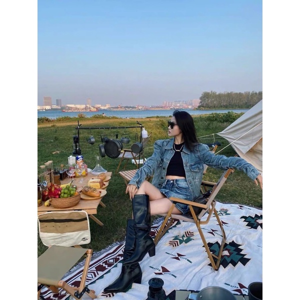 Thảm picnic, sofa phong cách Bohemian