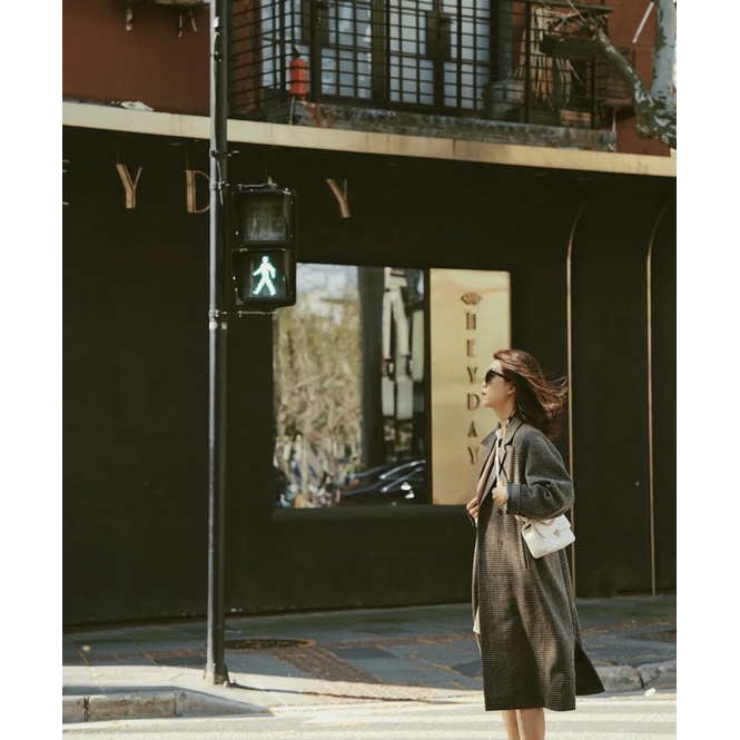 Túi lyn isabel khoá tròn màu trắng