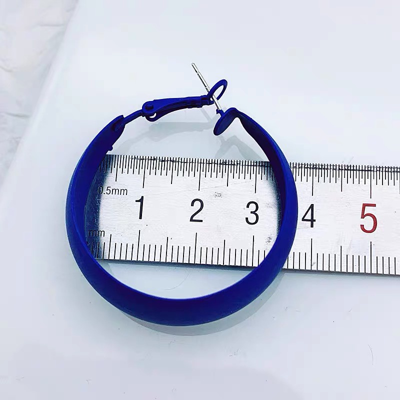 Bông tai nữ khuyên tròn nhiều màu sắc bền màu dành cho nữ