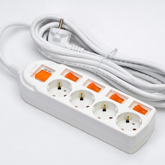 Ổ cắm điện Hàn Quốc tiếp địa  loại 4 lỗ 5 công tắc Mã hàng: DM2221 tự động ngắt điện khi quá tải