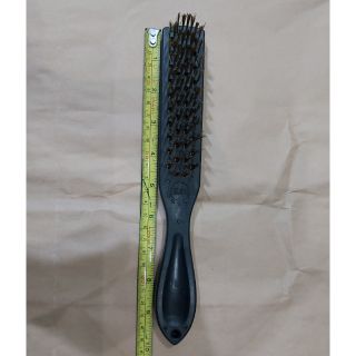 Bàn chải sắt cán nhựa