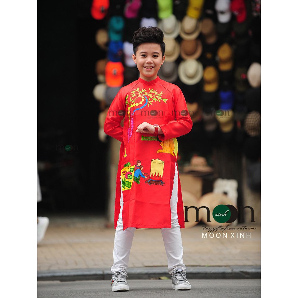 Áo dàiTết cách tân đẹp cho bé trai Vẽ tay thủ công VNS 271 Moon Xinh - Màu đỏ - Gấm taffeta - Full Size 8-70kg