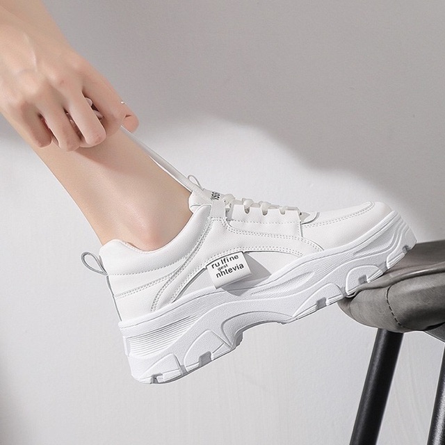 Giày sneaker nữ hot nhất 2020