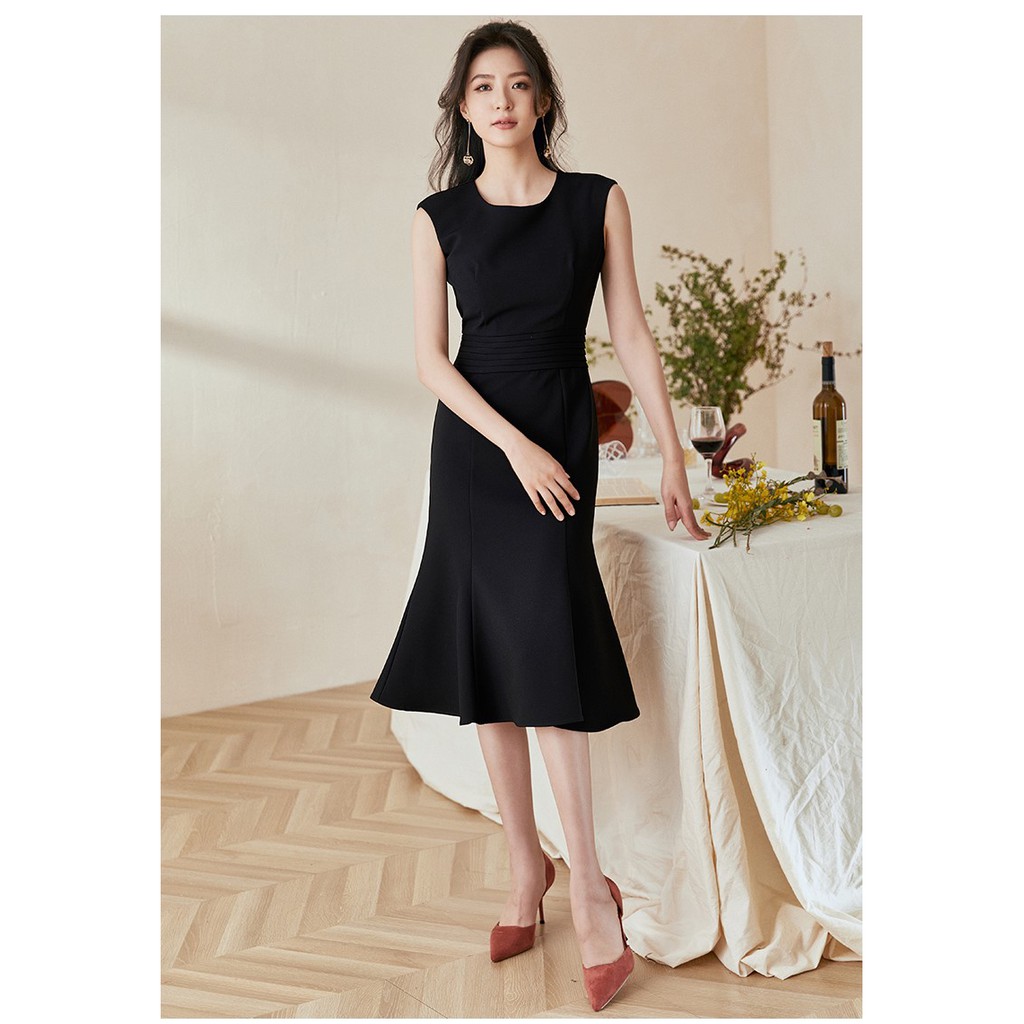 Đầm cổ tròn sát không tay dáng ôm bút chì đá đuôi cá đen