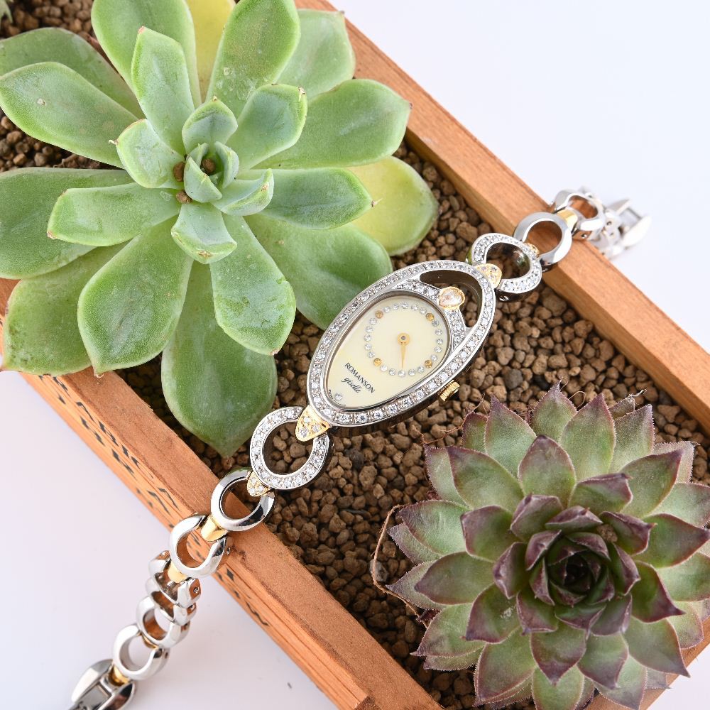 Đồng hồ Romanson Watch RM9207QLCGD nữ mặt nhỏ đính đá máy Thụy Sĩ kính chống xước dây thép cao cấp chính hãng