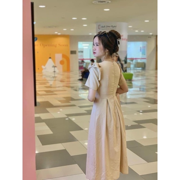 Đầm công sở đi biển dạo phố nhíu tay