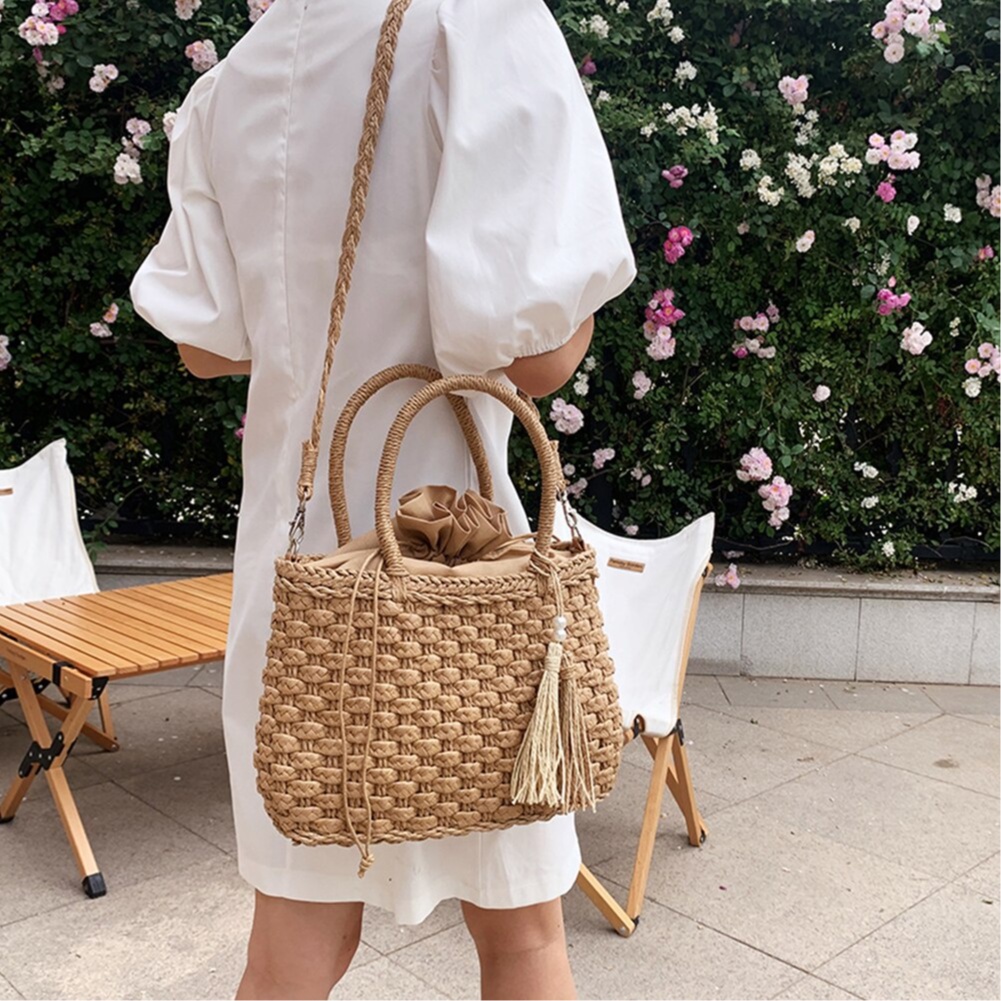 Túi cói Vintage đáy bầu hình thang - phụ kiện tua rua ngọc trai - cầm tay và đeo chéo